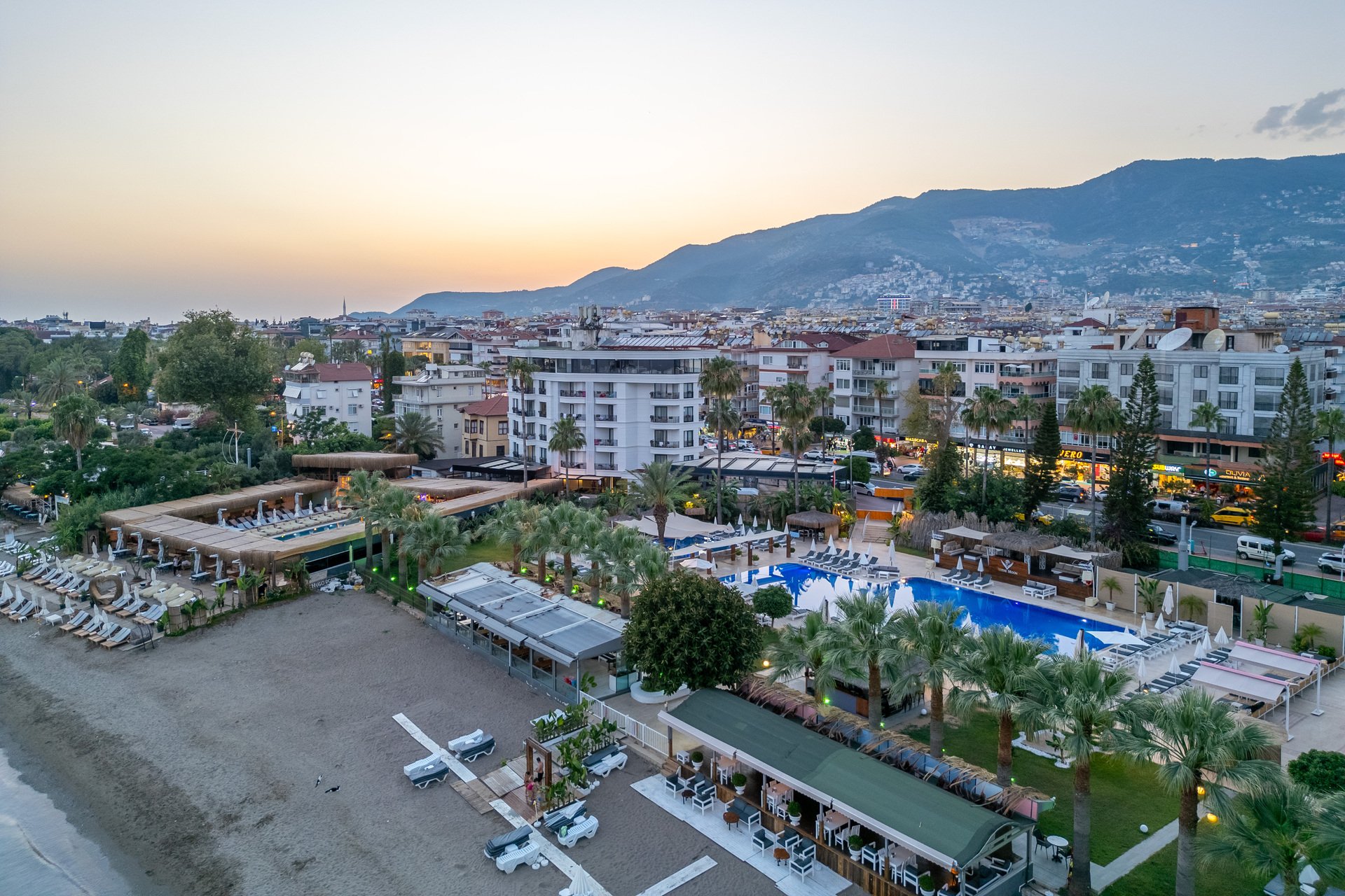 De'Manor Boutique Hotel image 1