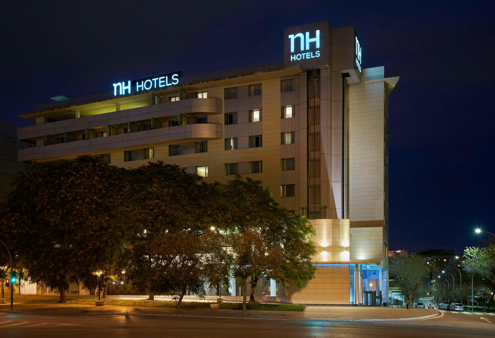 Hoofdingang van het hotel — NH Alicante