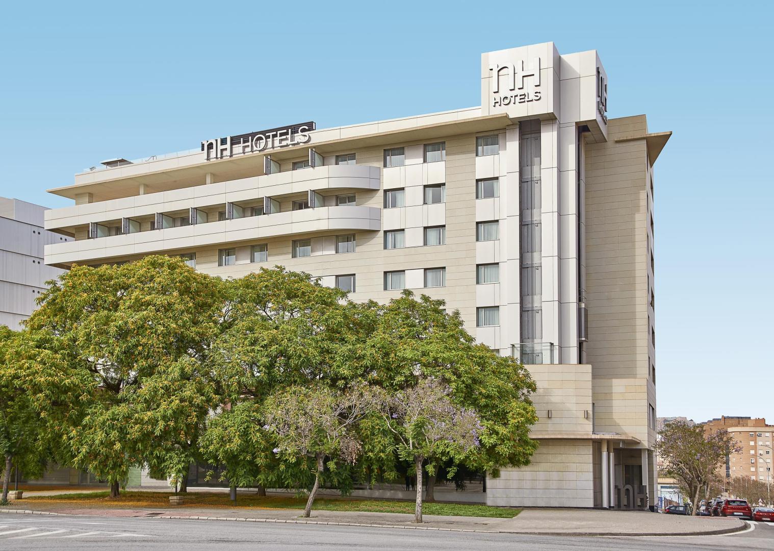 Lobby met receptie — NH Alicante