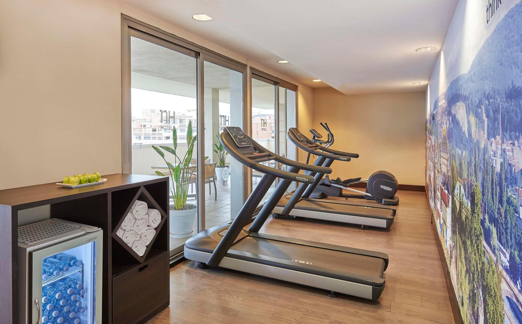 Fitnessruimte met cardio-apparaten — NH Alicante