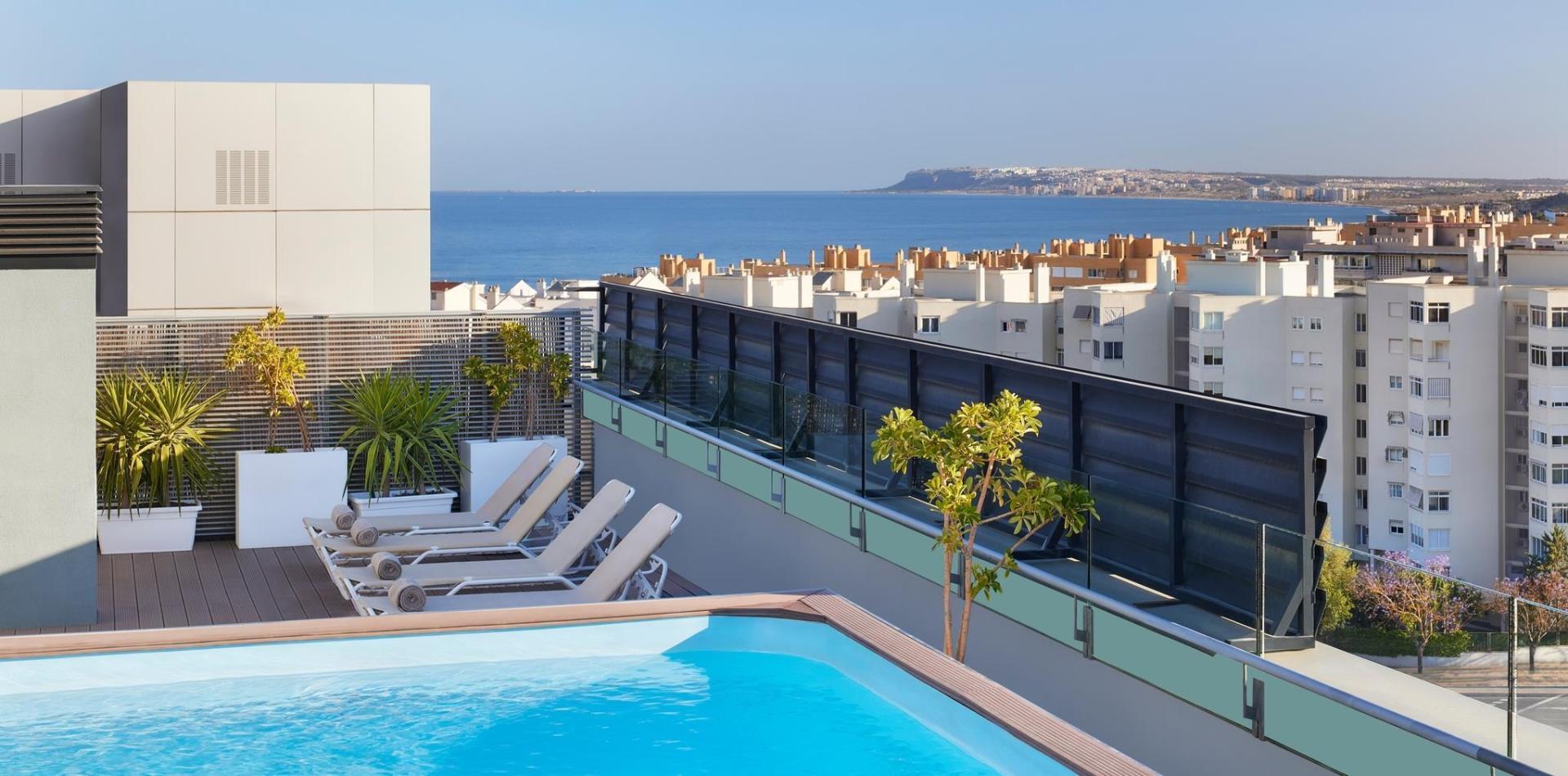 Infinity-zwembad met zeezicht — NH Alicante