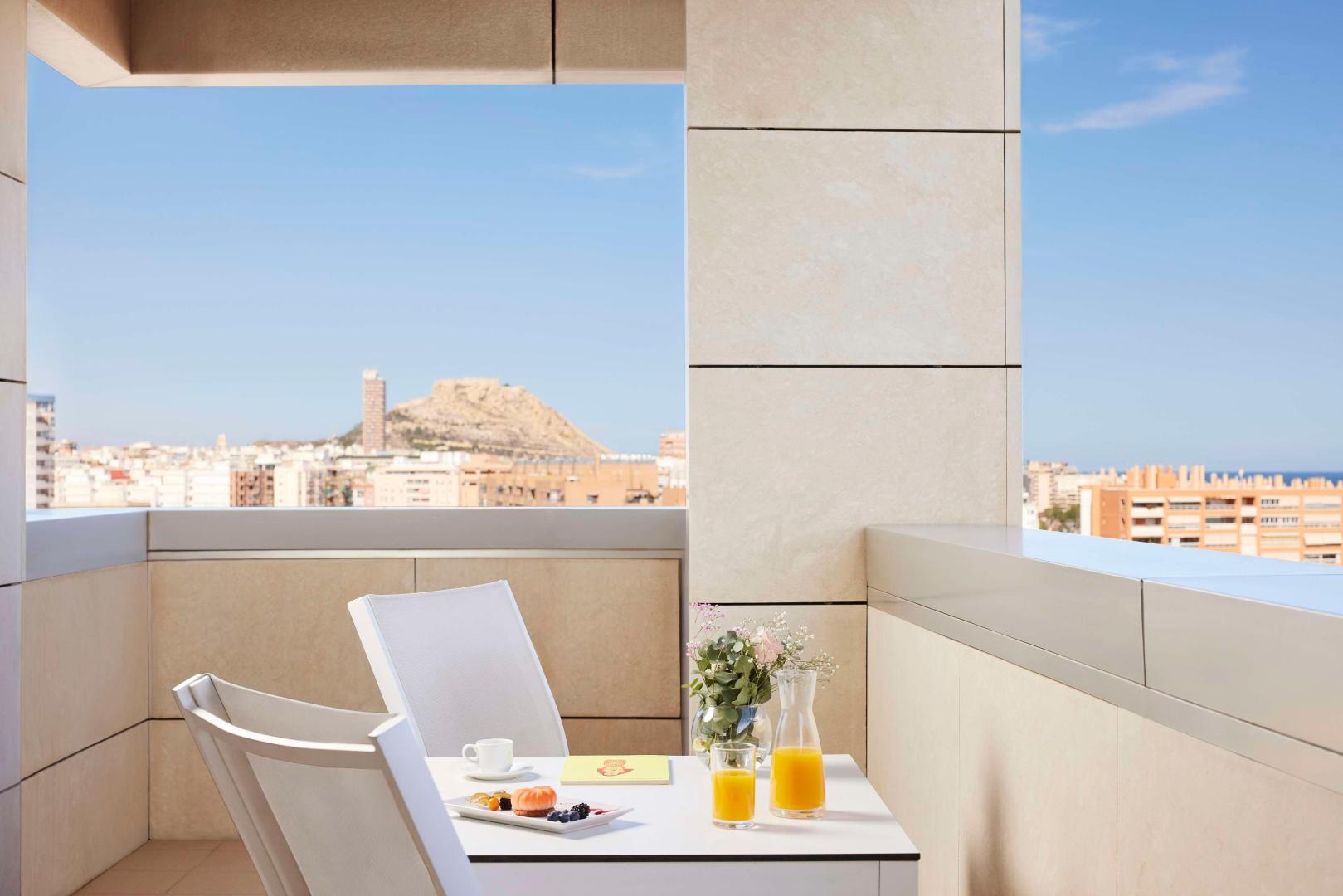 Zeezicht vanaf het balkon — NH Alicante