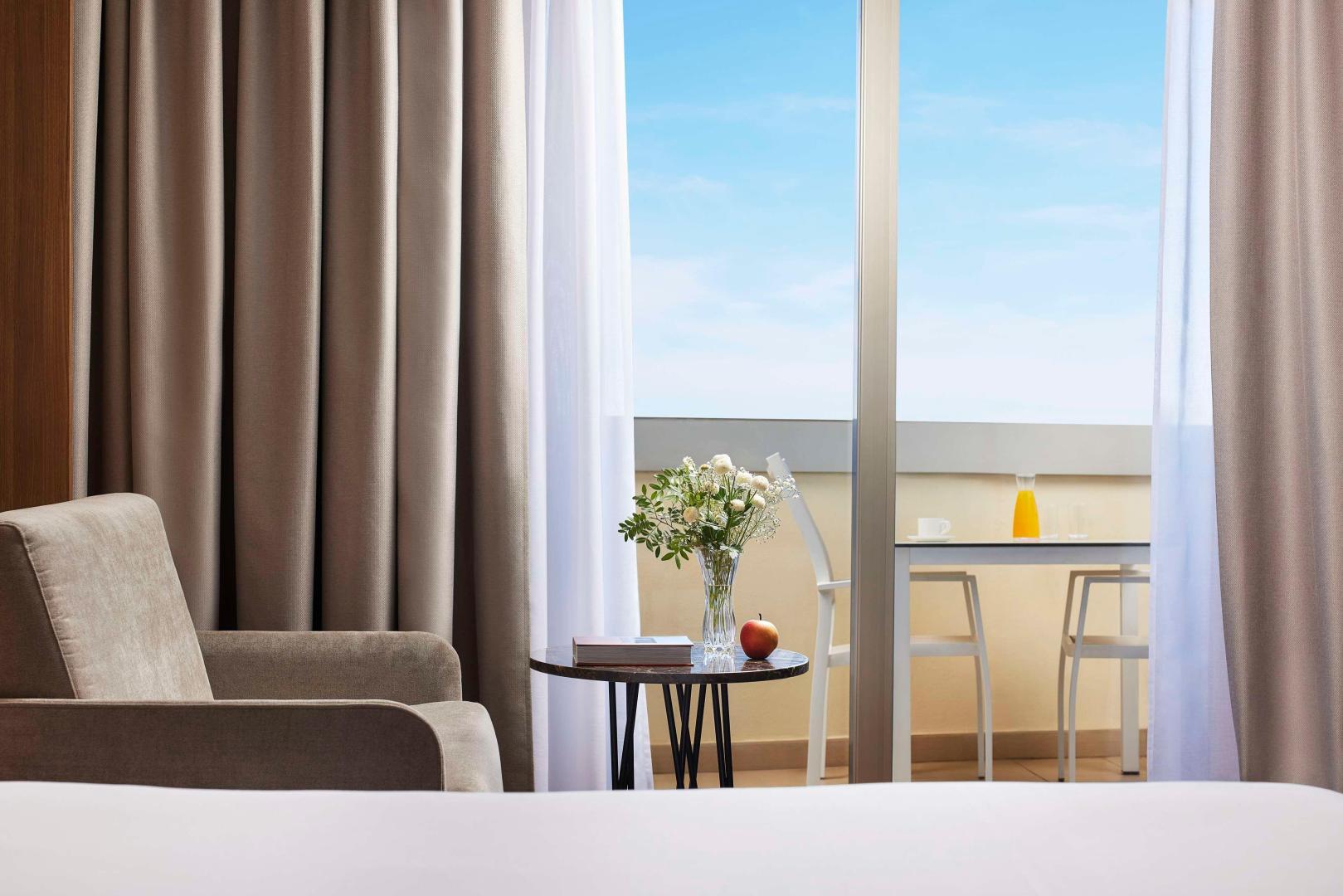 Kamer met balkon — NH Alicante