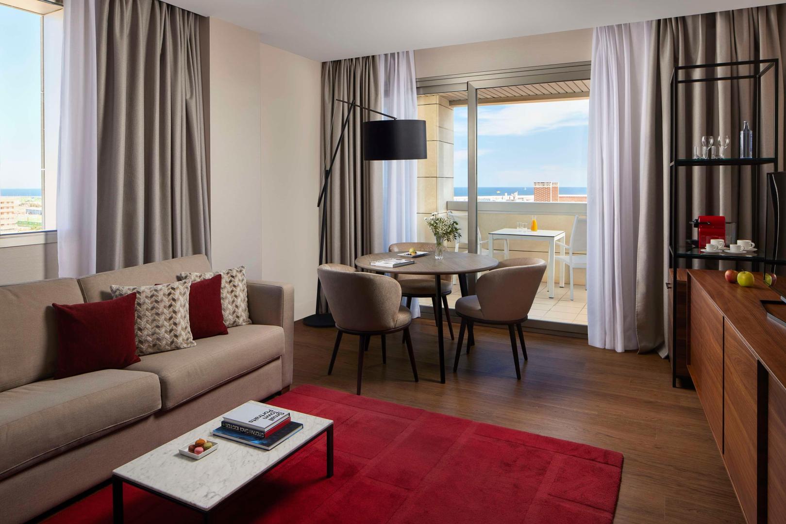 Suite met zithoek — NH Alicante