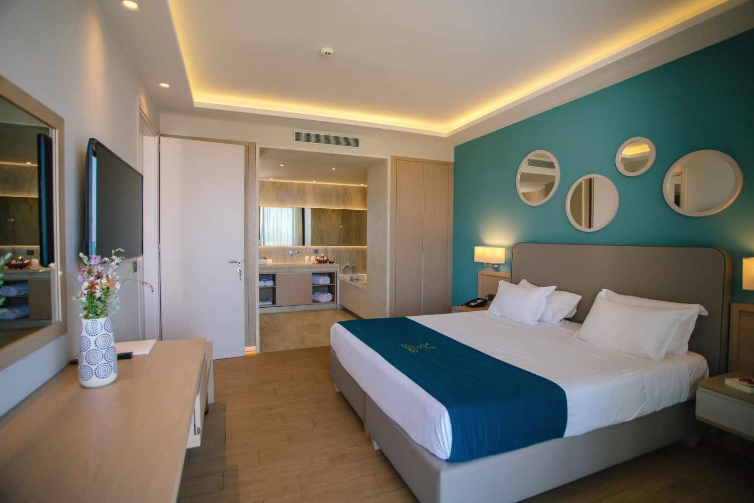 Almyros Beach Resort & Spa image 2