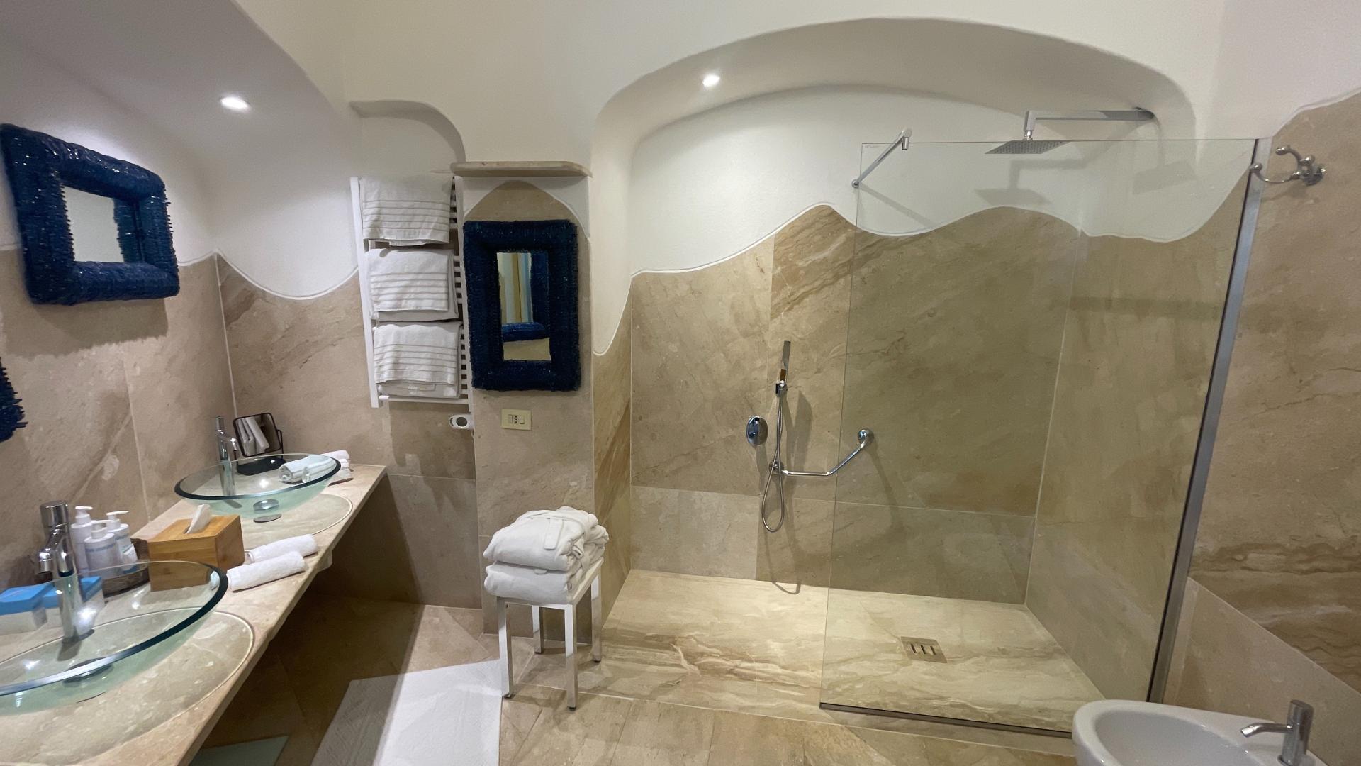 Badkamer met ligbad — Balocco