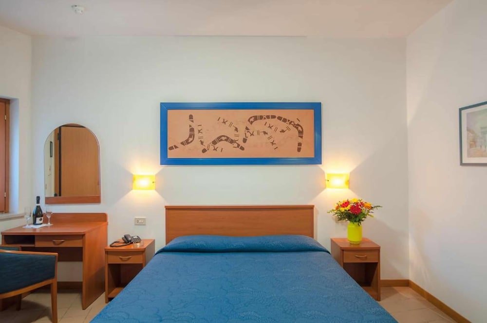 Motel Boomerang image 3