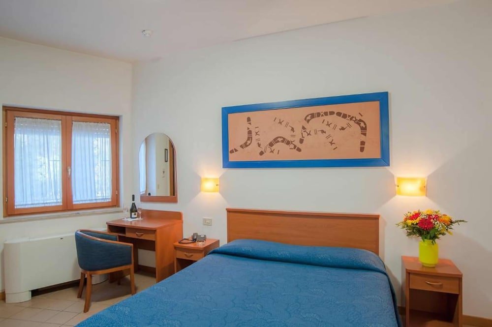 Motel Boomerang image 2