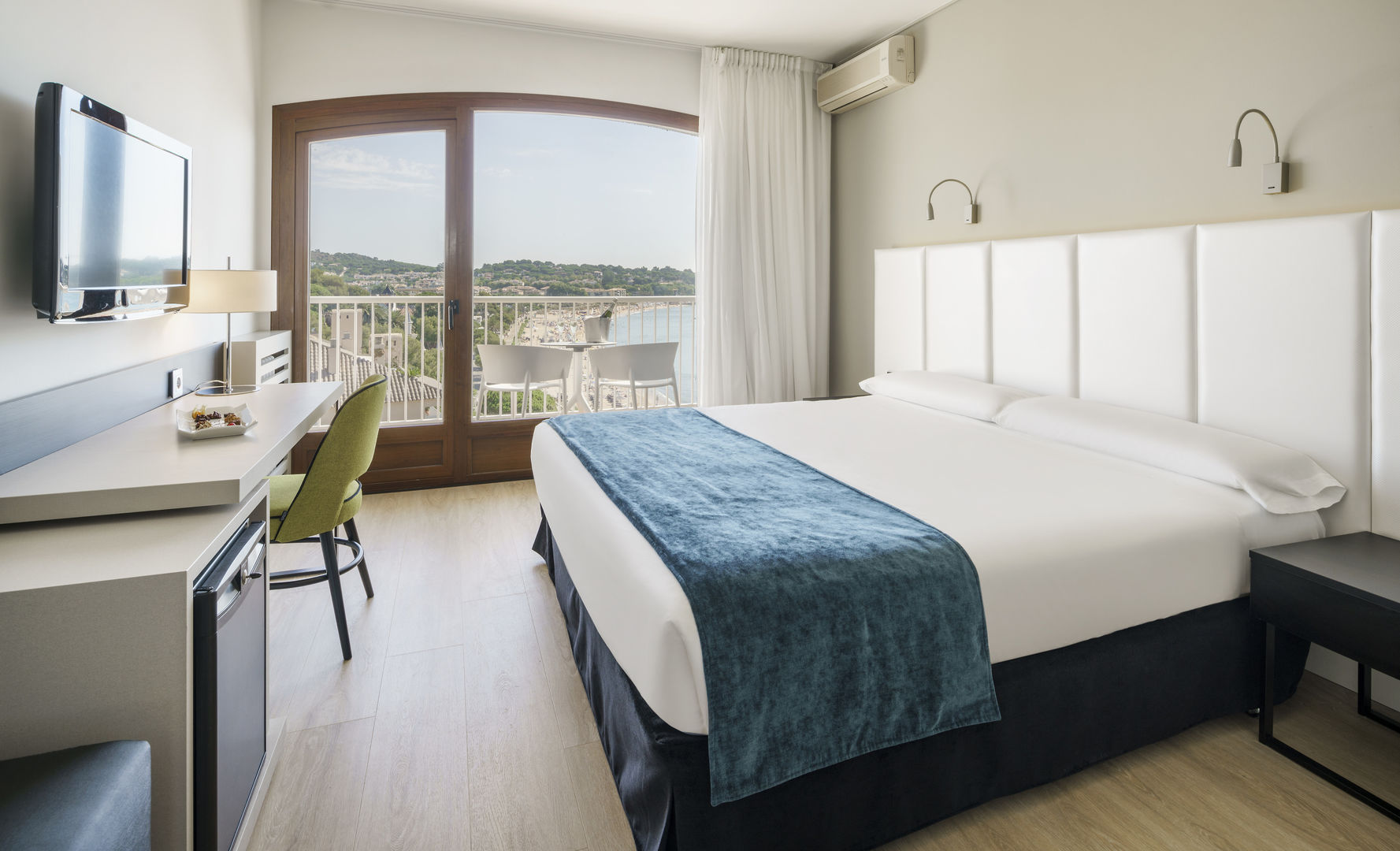 Hotel ILUNION Caleta Park image 1