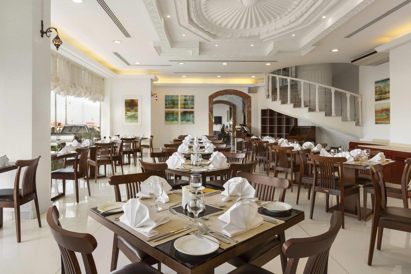 Ramada by Wyndham Beach Hotel Ajman foto 3