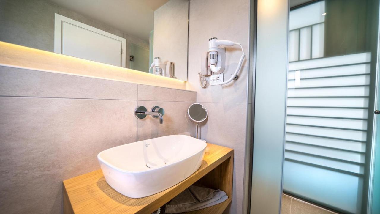 Adele Beach Hotel in Adelianos Kampos - foto 3