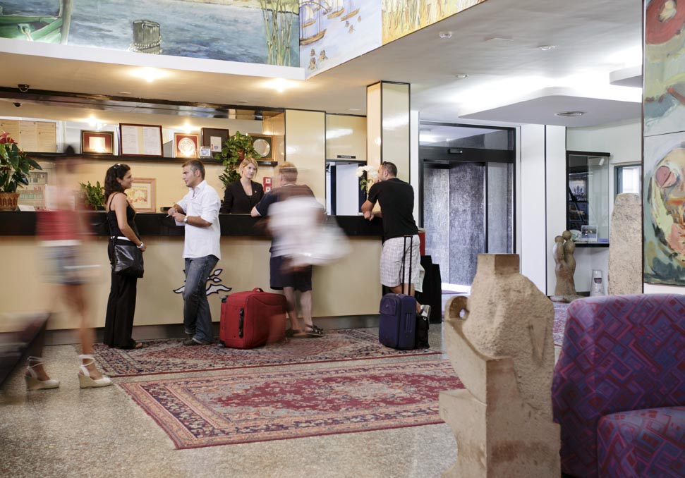 Lobby met receptie — Hotel Califfo