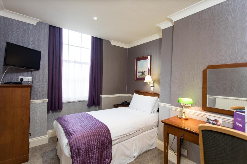 The Clarendon Hotel image 1