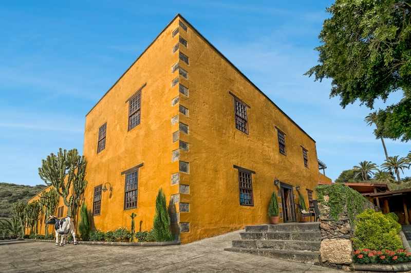 Mediterraans hotelgebouw — LIVVO Rural Maipez