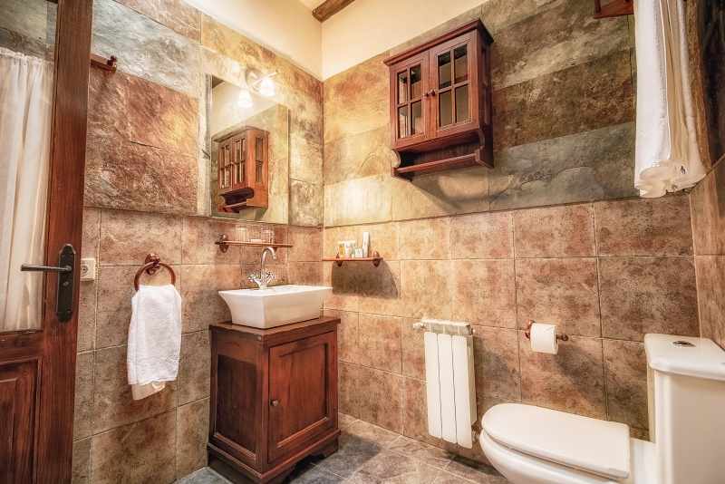 Badkamer met ligbad — LIVVO Rural Maipez
