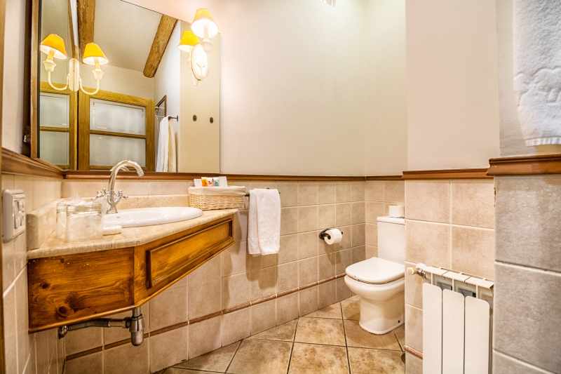 Badkamer met ligbad — LIVVO Rural Maipez