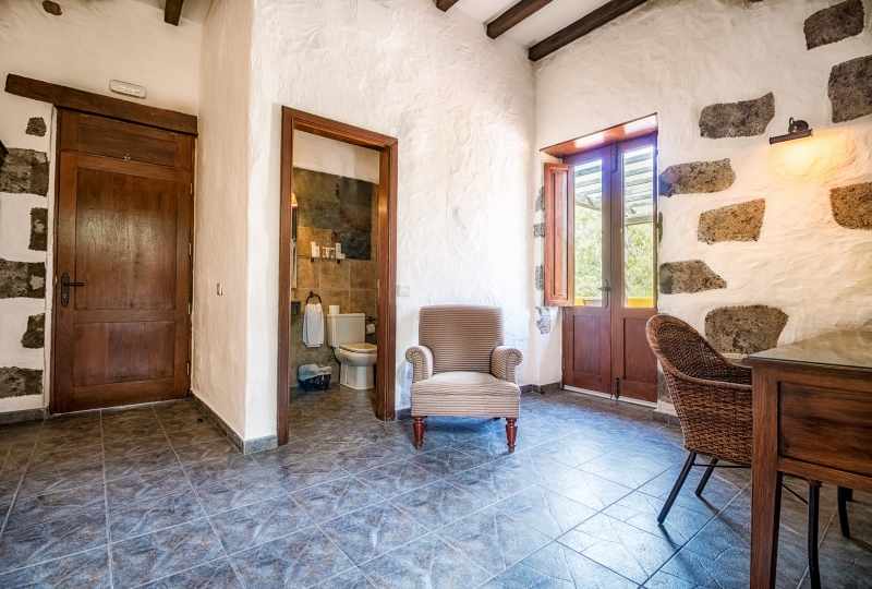 Badkamer met ligbad — LIVVO Rural Maipez