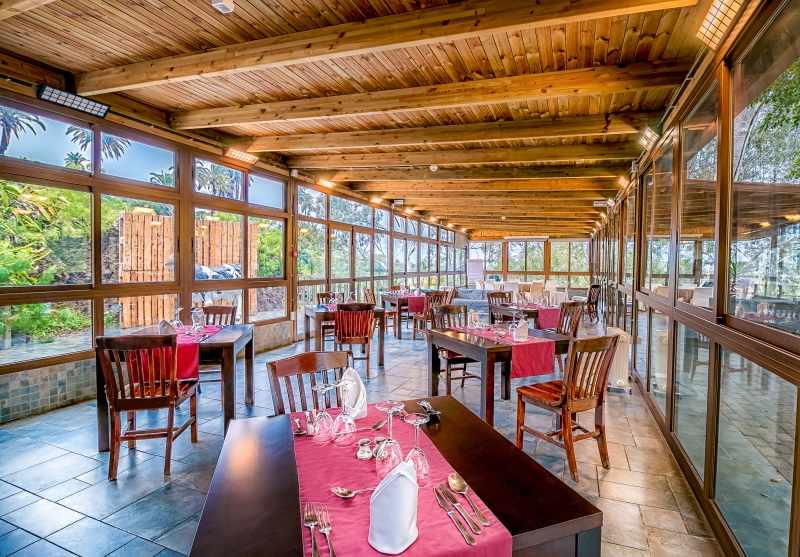 Restaurant met gedekte tafels — LIVVO Rural Maipez