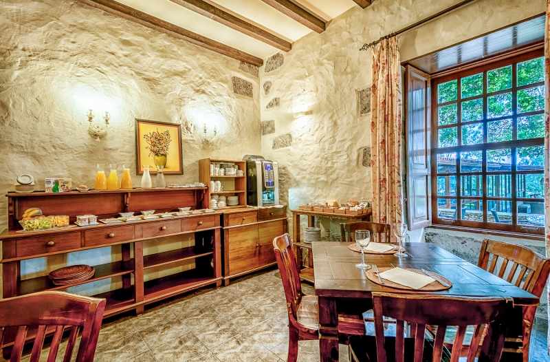 Badkamer met ligbad — LIVVO Rural Maipez