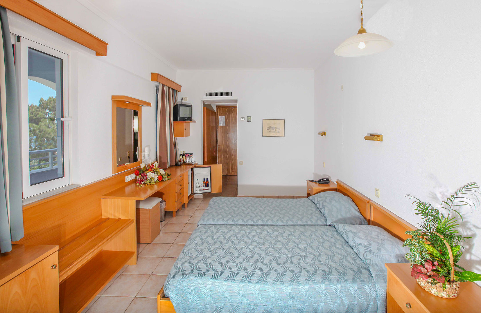 Continental Palace image 1