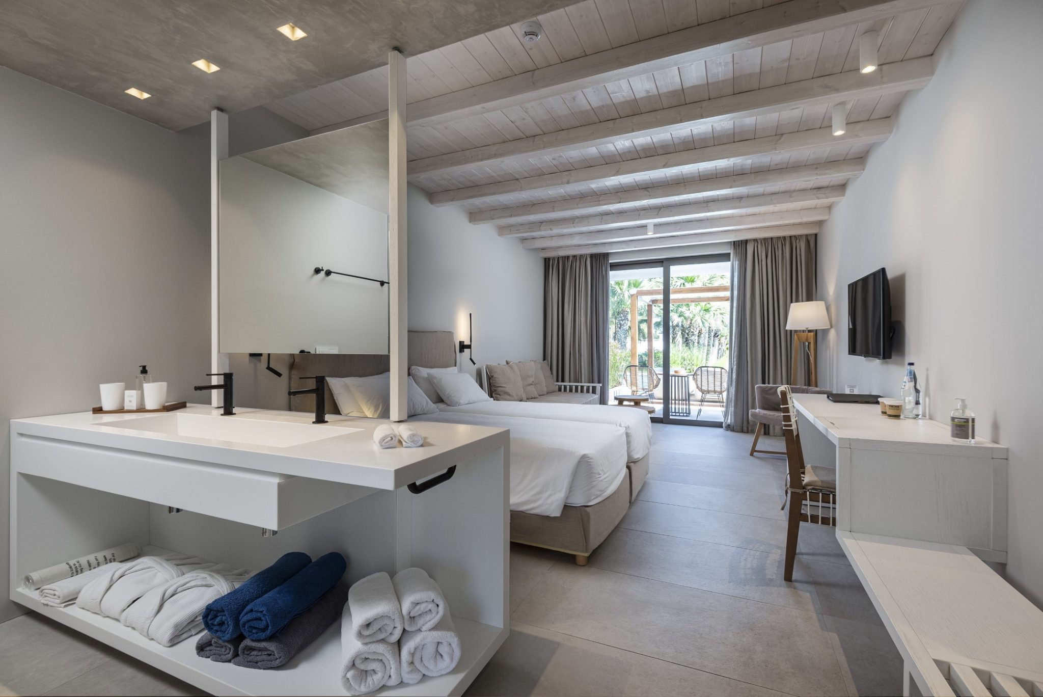 Caravia Beach Hotel & Bungalows image 1