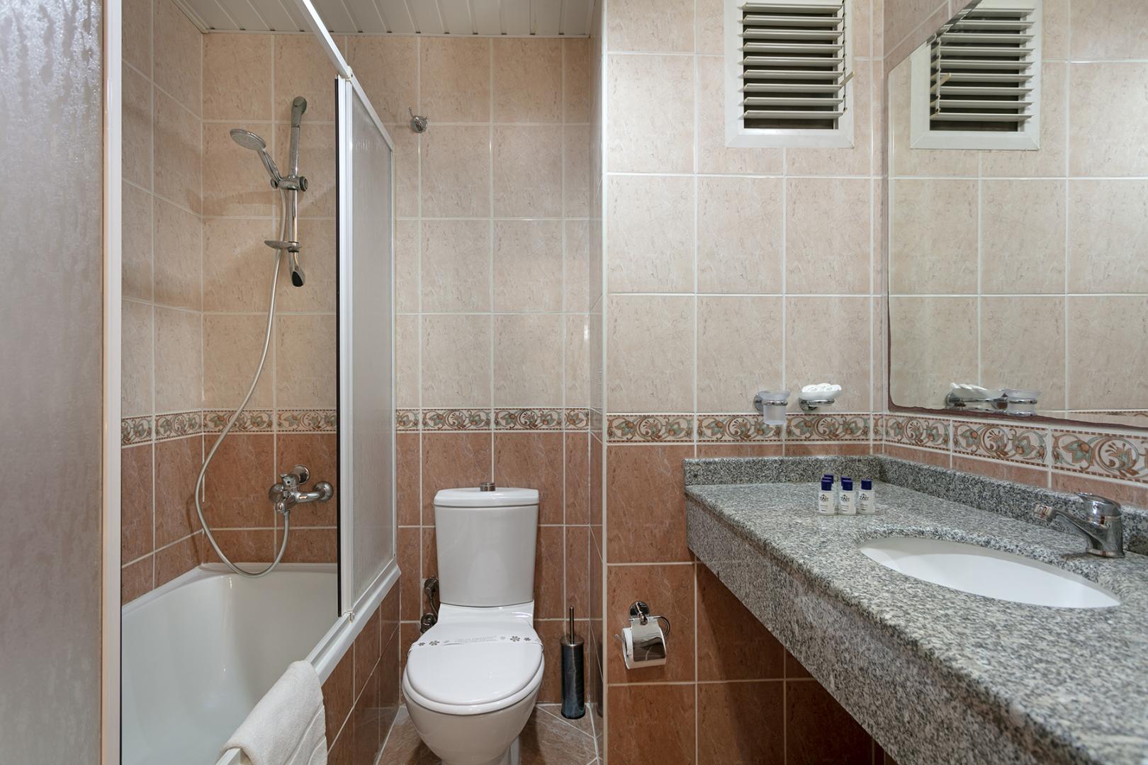 Lara Dinc Hotel image 1