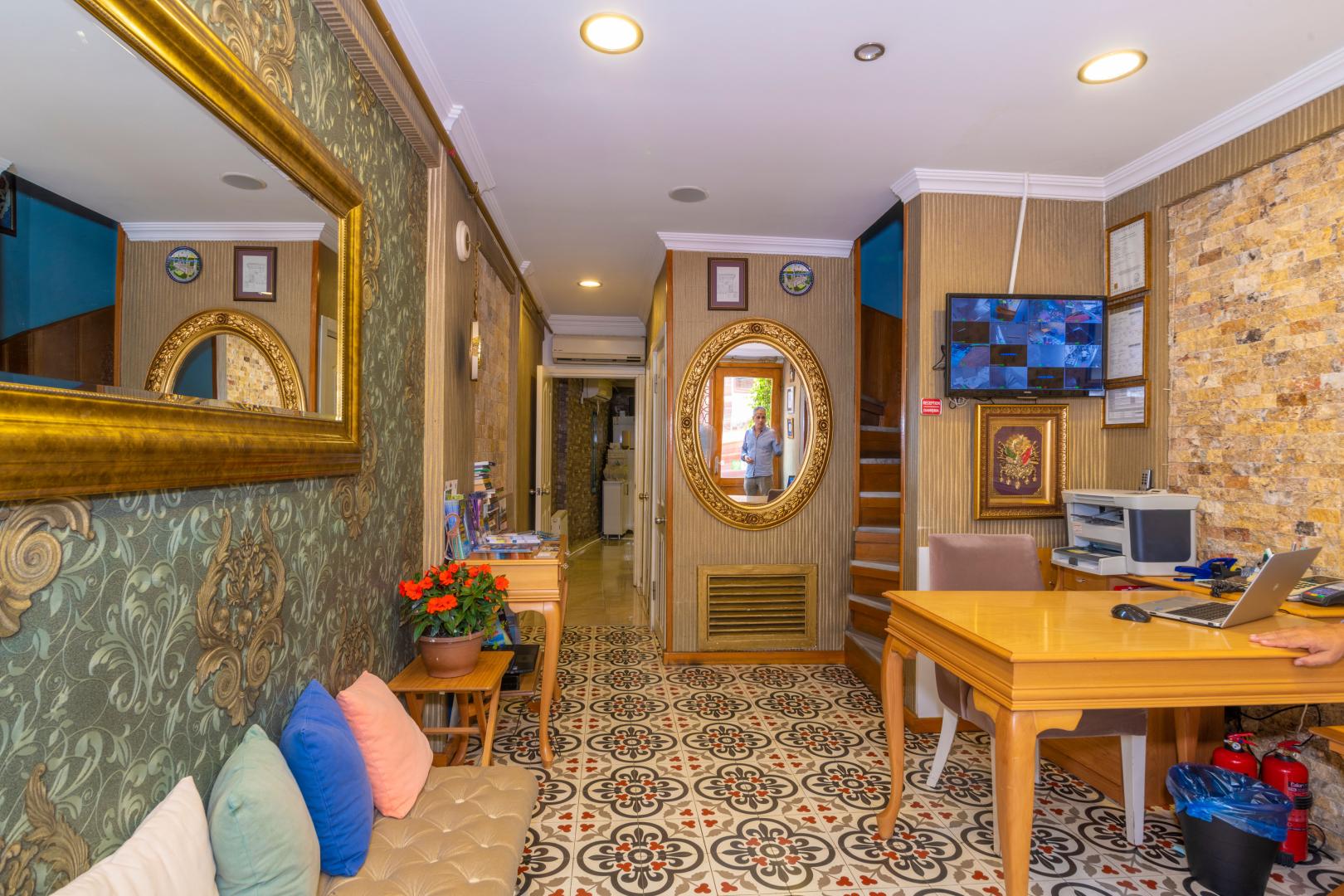 Walnut Shell Hotel image 3