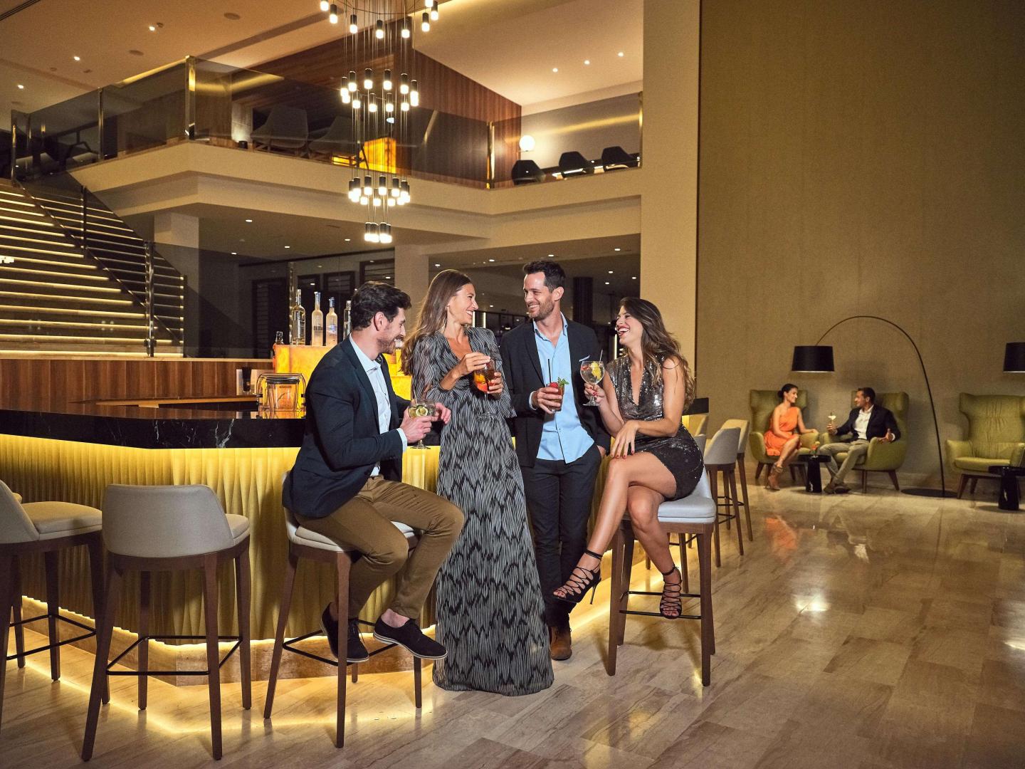 Bar met drankenselectie — ZAFIRO Palace Palmanova