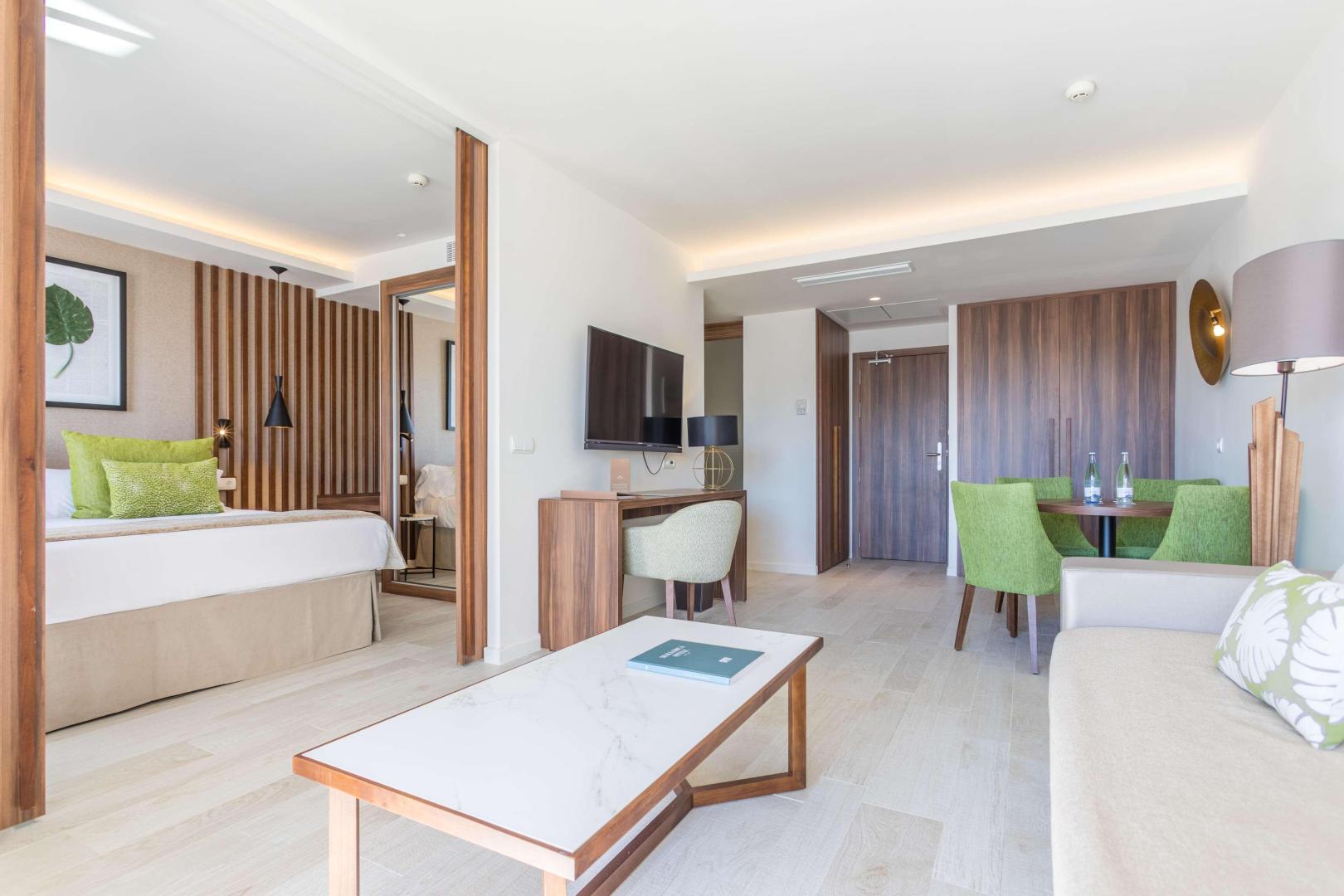 Suite met zithoek — ZAFIRO Palace Palmanova