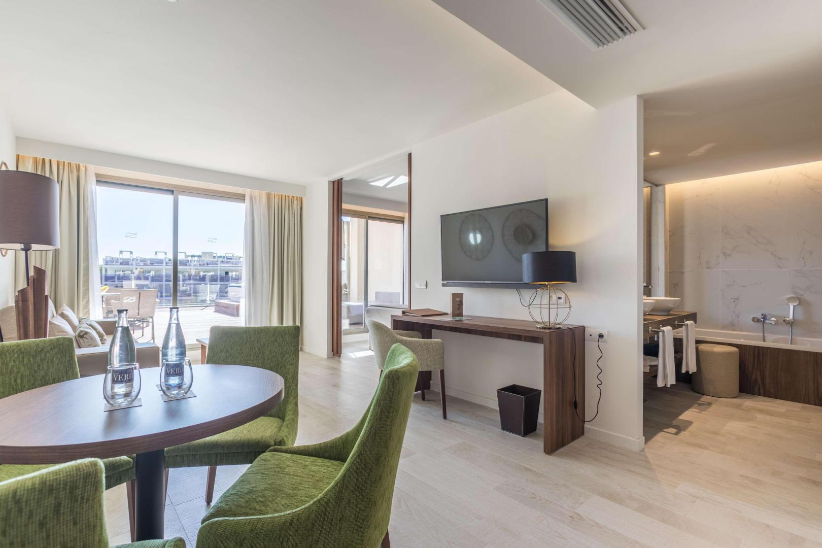 Suite met zithoek — ZAFIRO Palace Palmanova
