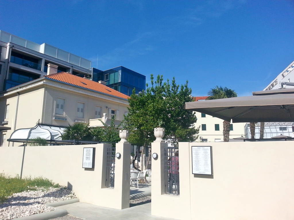 Binnenplaats — Villa Toncic