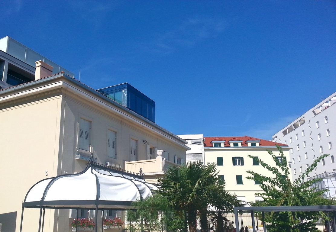Mediterraans hotelgebouw — Villa Toncic