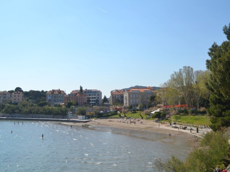 Rotsachtige kustlijn — Apartments Villa Dube