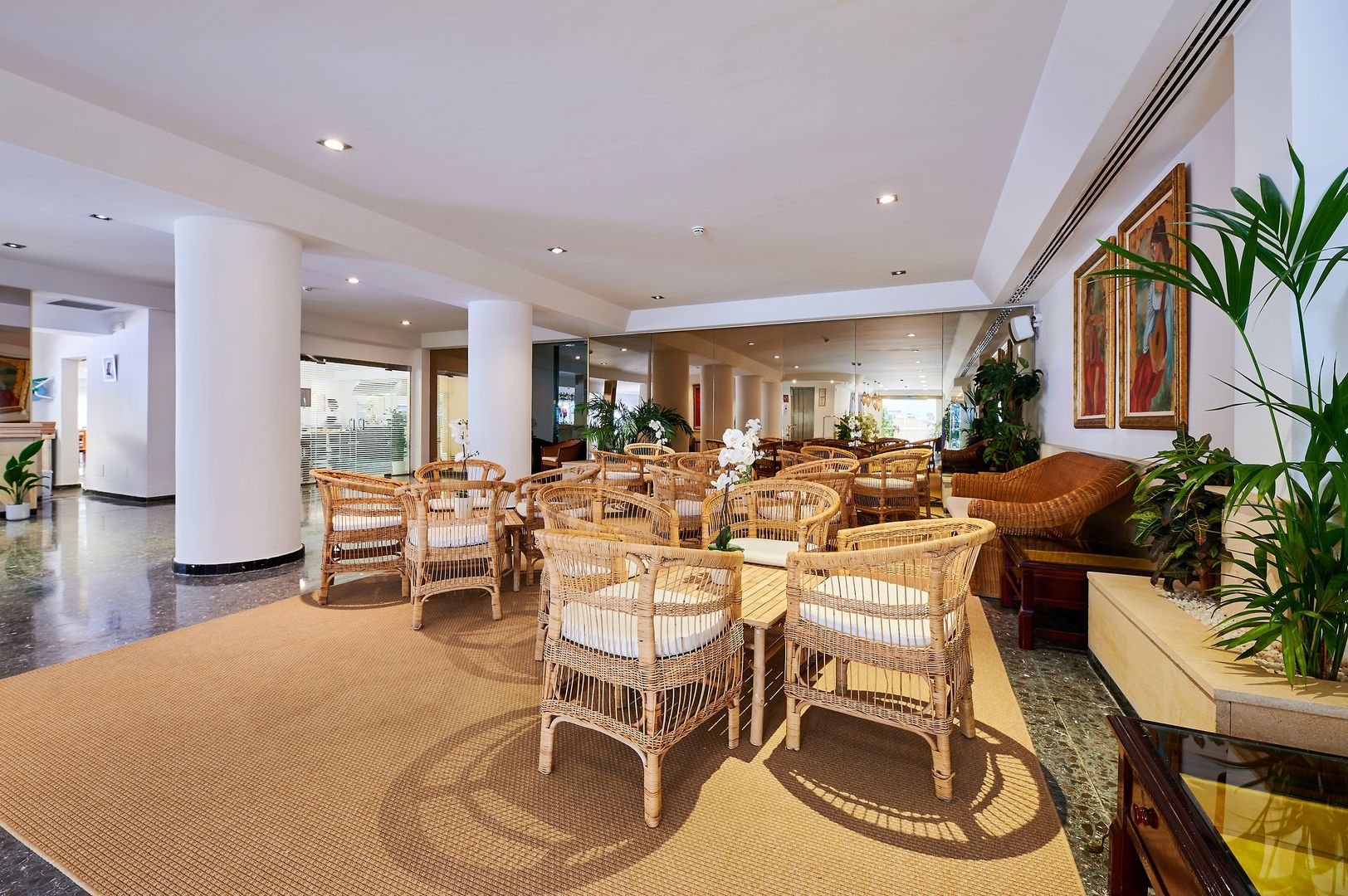 Hotel ROC Oberoy image 2