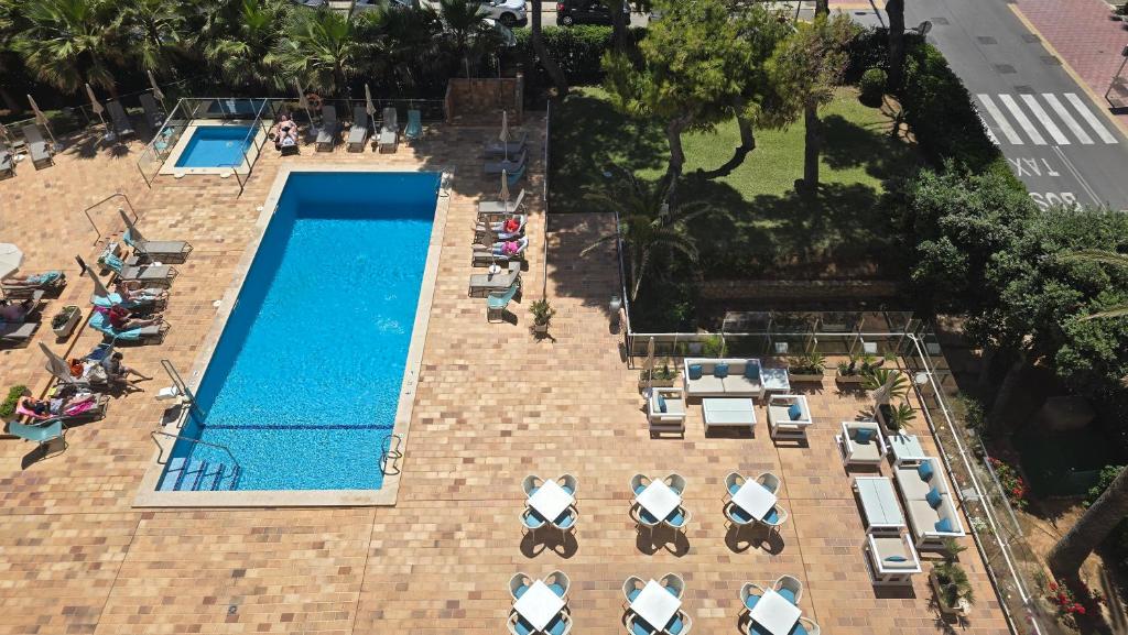 Hotel y Apartamentos Leman image 0