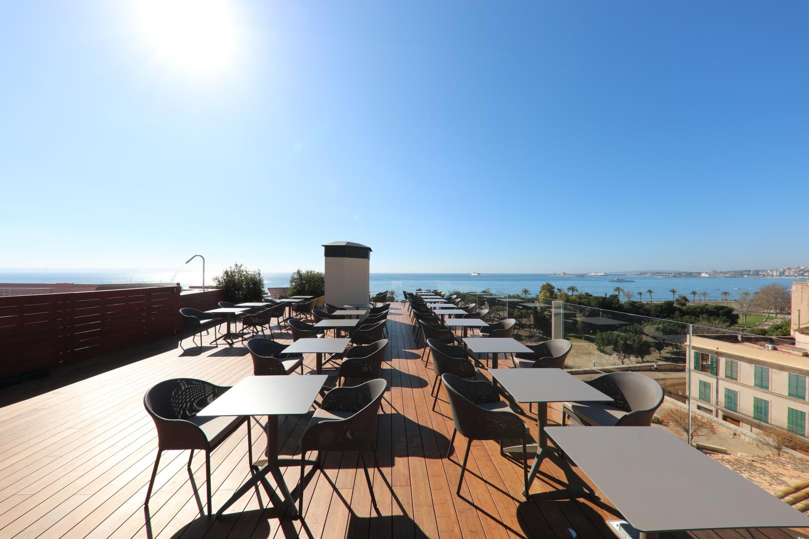 Zeezicht vanaf het balkon — Hotel Es Princep