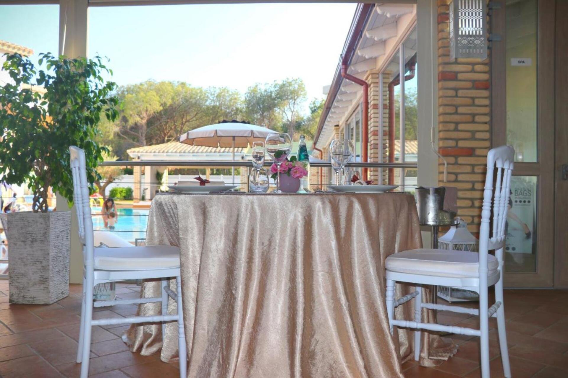 Restaurantterras buiten — Eliantos Hotel & SPA