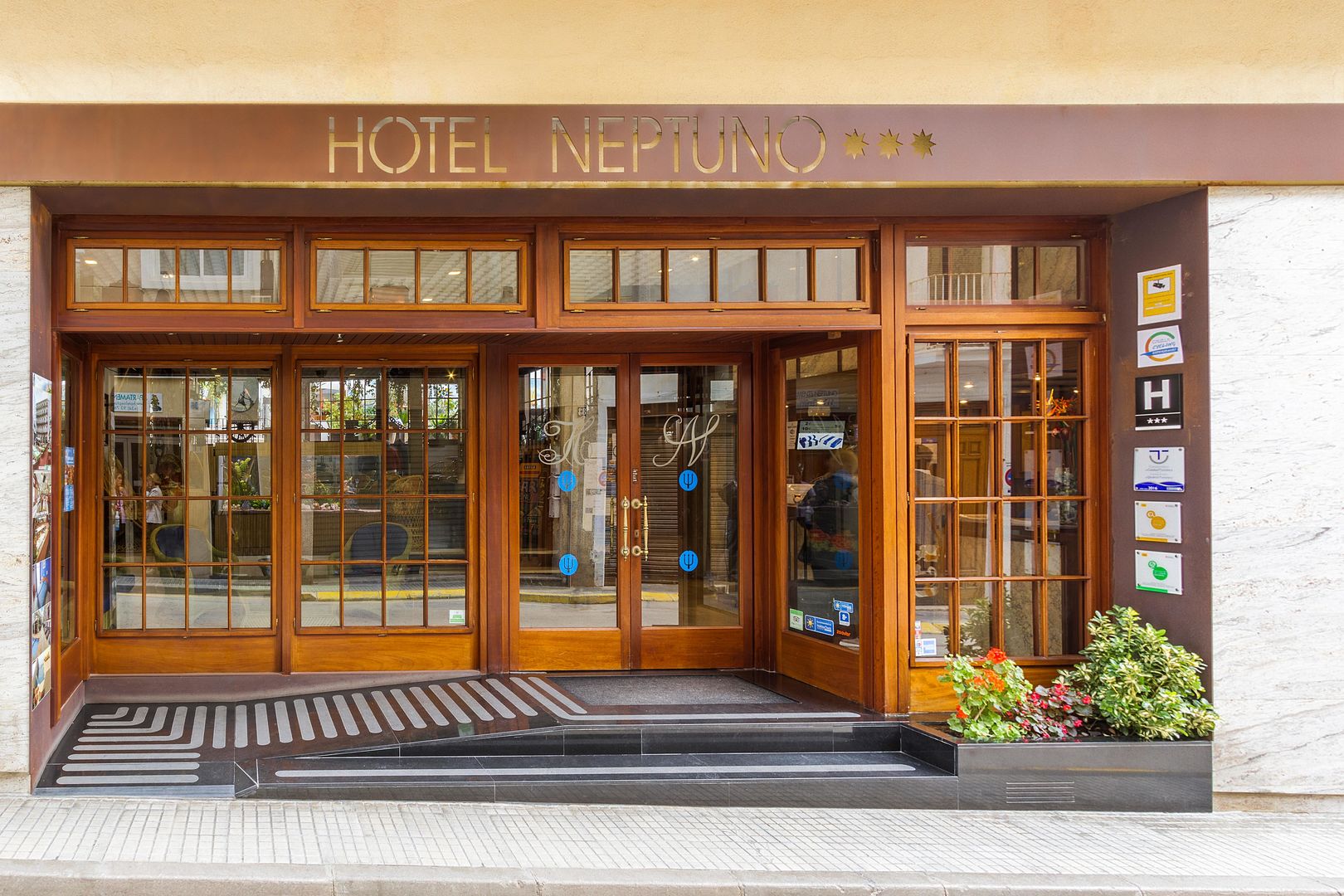 Neptuno Hotel & Spa image 1