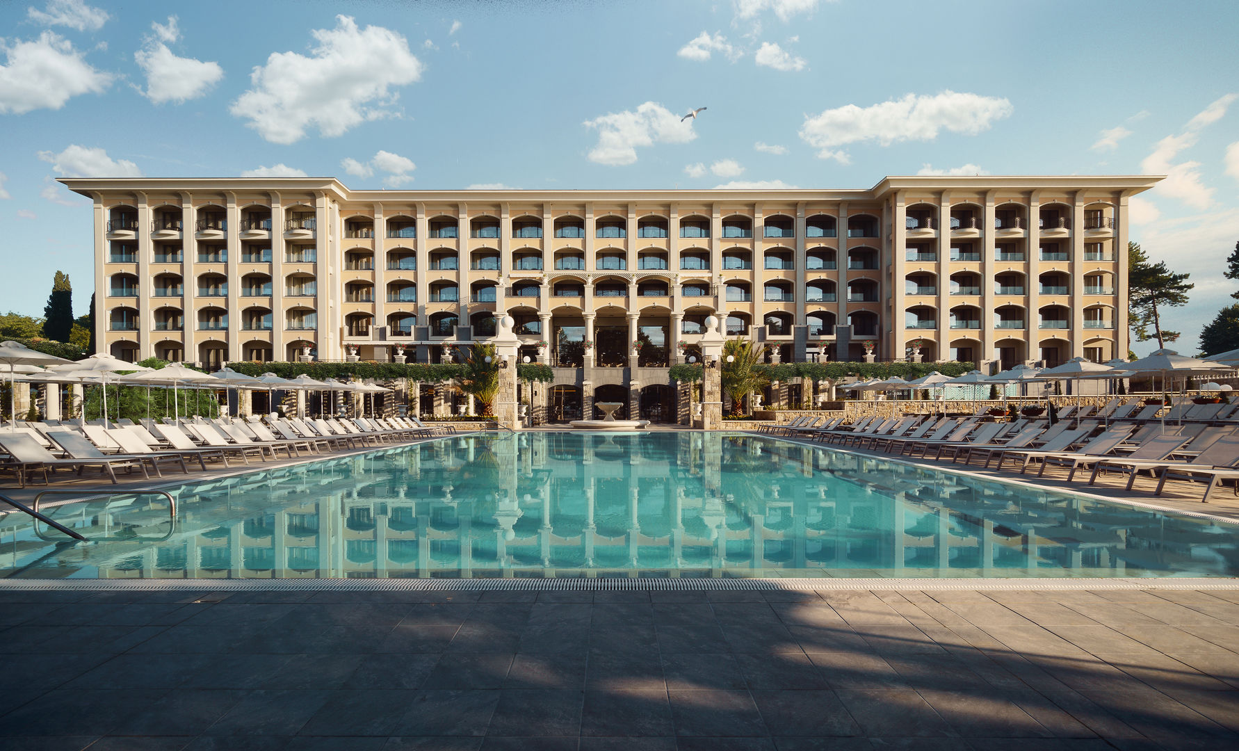 Astor Garden Hotel image 1