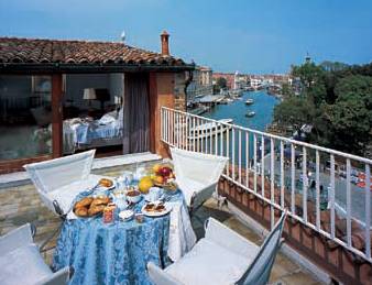 Hotel Santa Chiara image 2