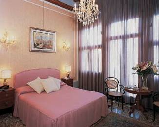 Hotel Santa Chiara image 3