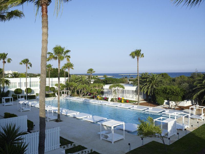 So White Club Resort image 3