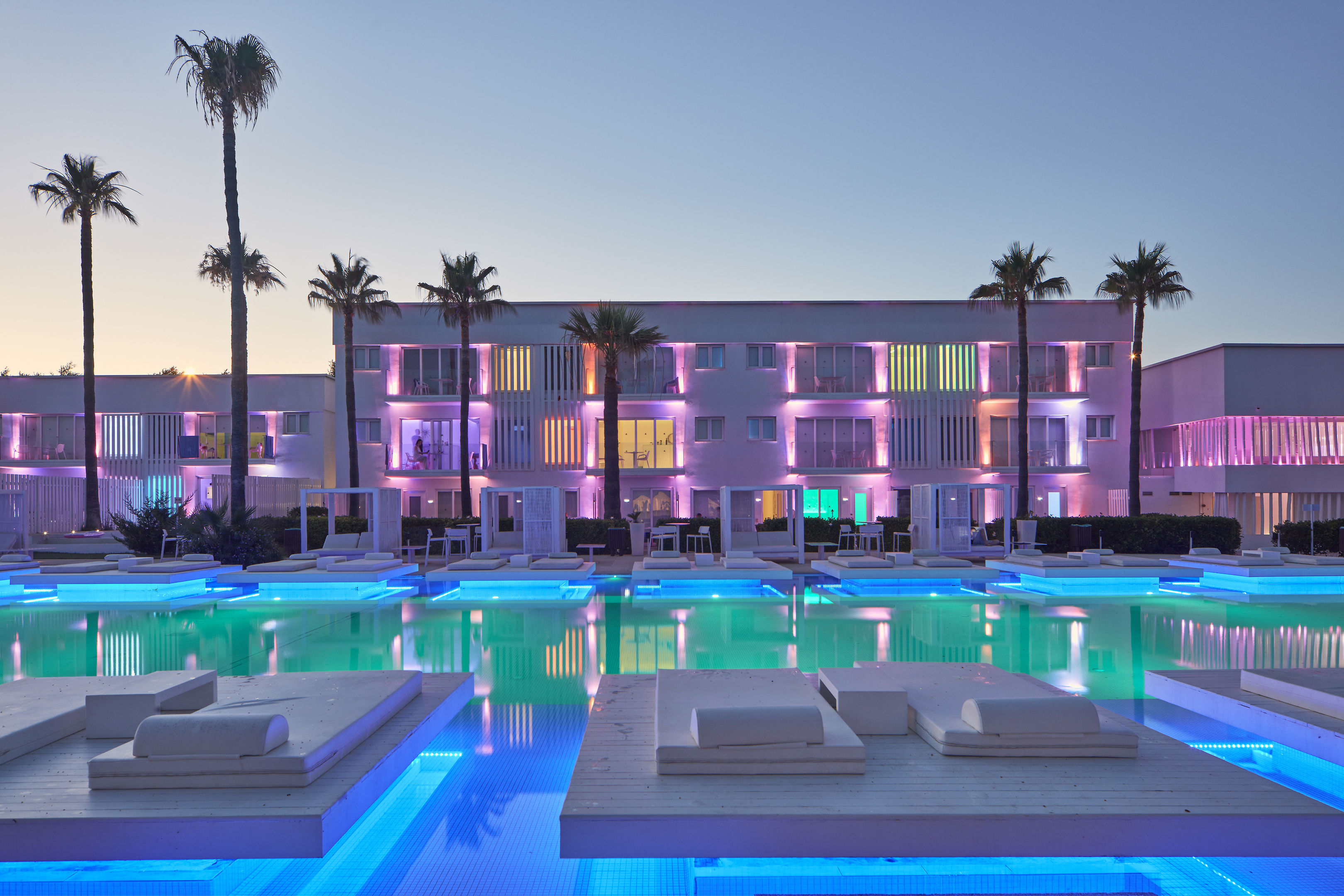 So White Club Resort image 2