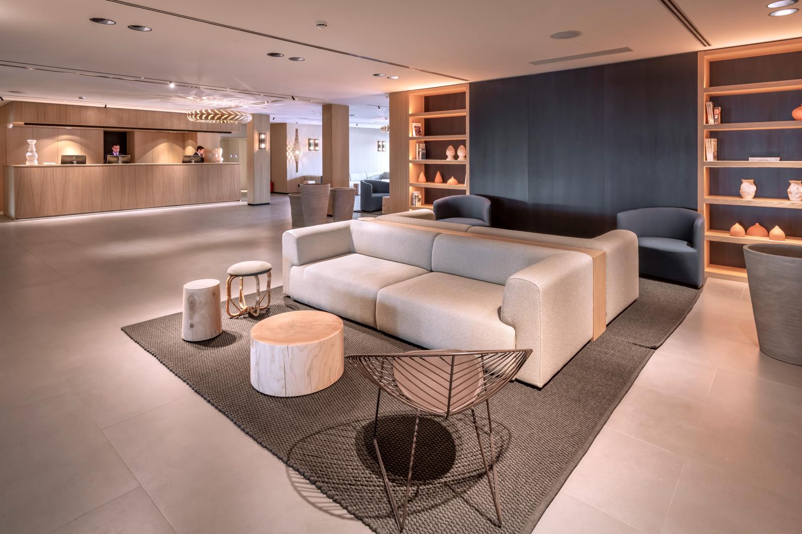 Lobby met receptie — Apartamentos Playa de Castelldefels