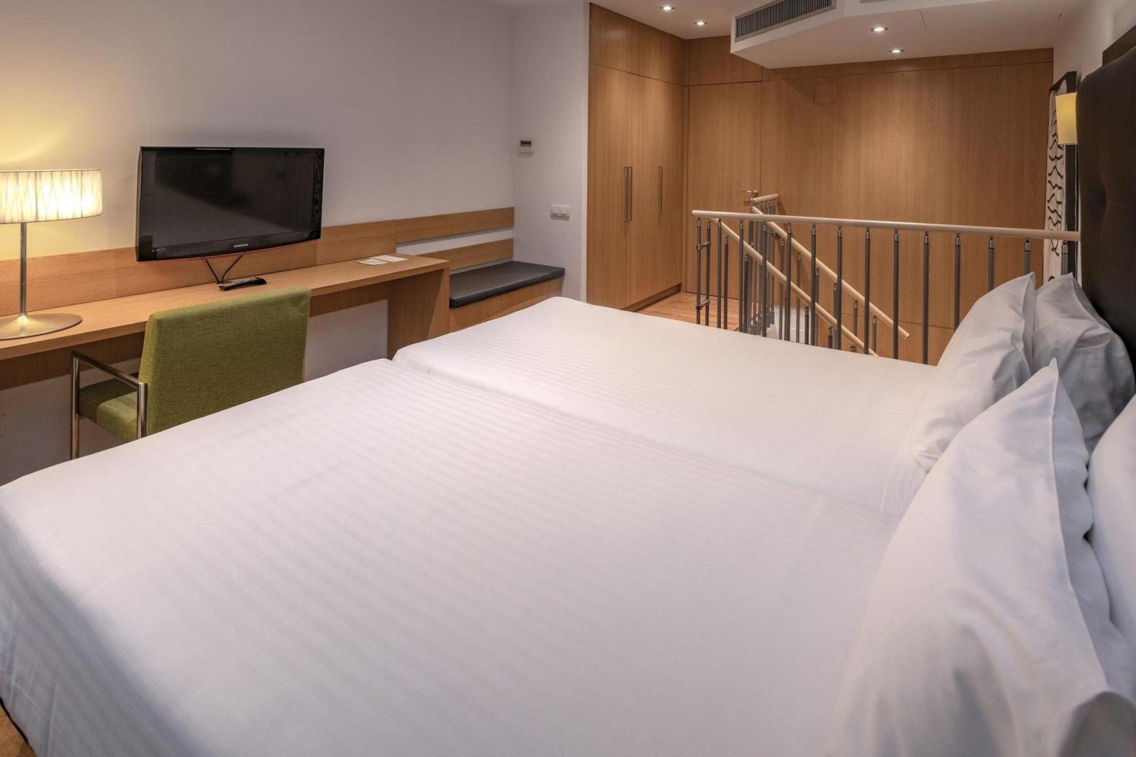 Kamer met twee aparte bedden — Apartamentos Playa de Castelldefels