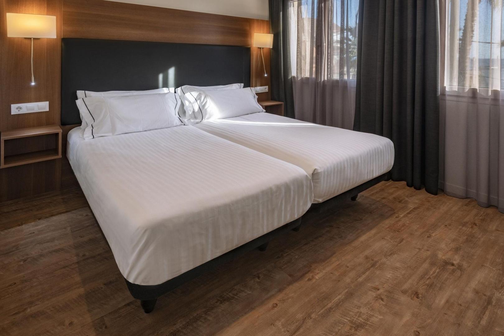 Kamer met tweepersoonsbed — Apartamentos Playa de Castelldefels