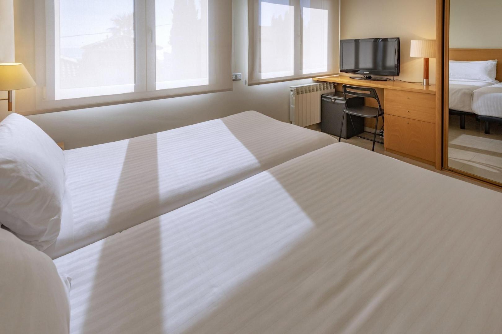 Kamer met twee aparte bedden — Apartamentos Playa de Castelldefels