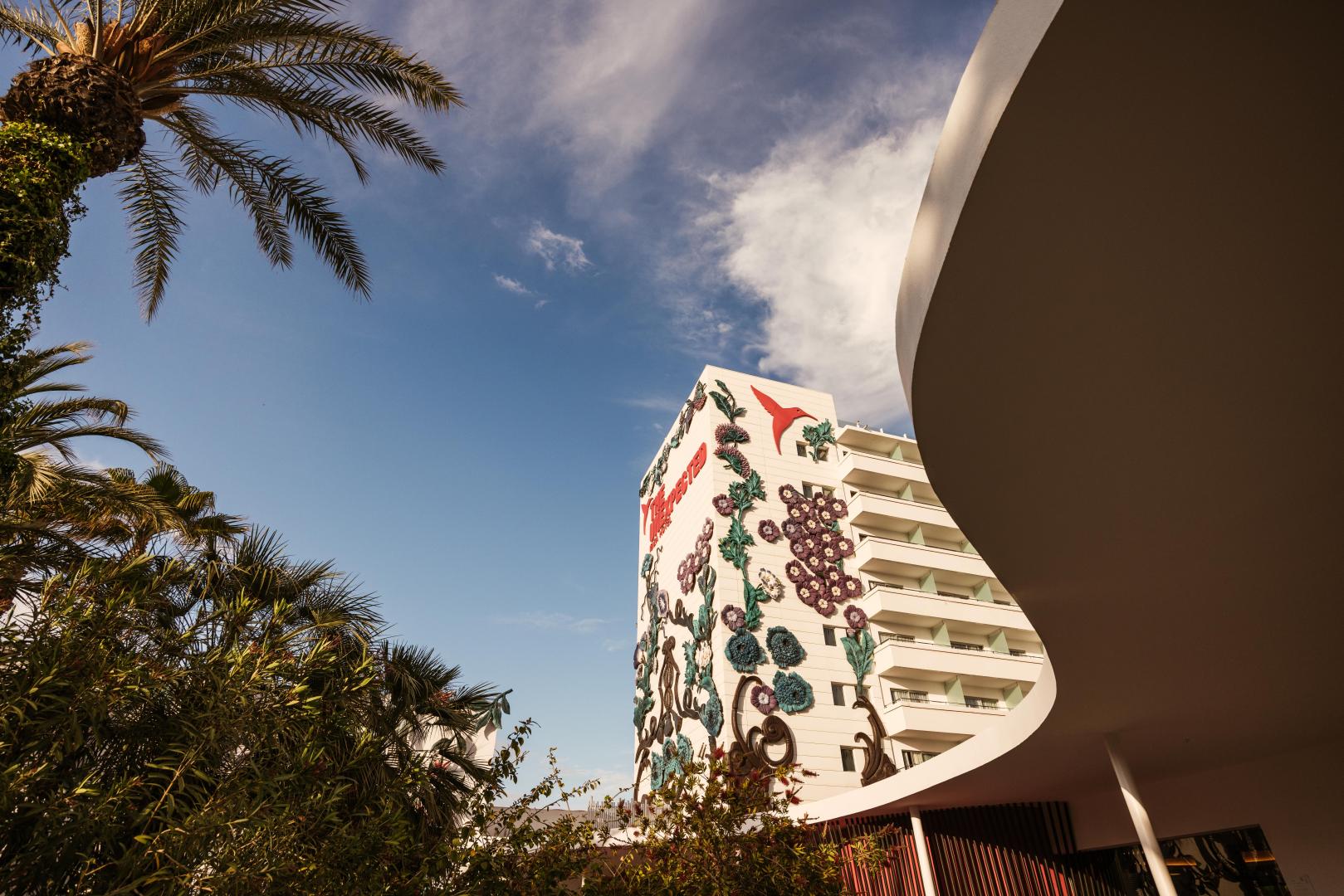 Tropische tuin met palmbomen — The Unexpected Ibiza Hotel