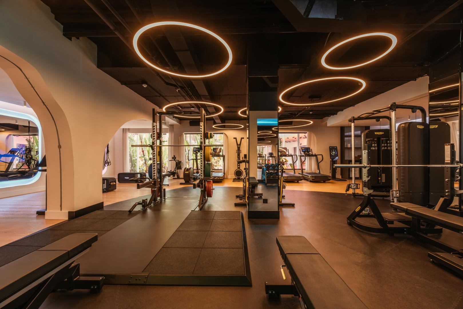 Fitnessruimte met cardio-apparaten — The Unexpected Ibiza Hotel