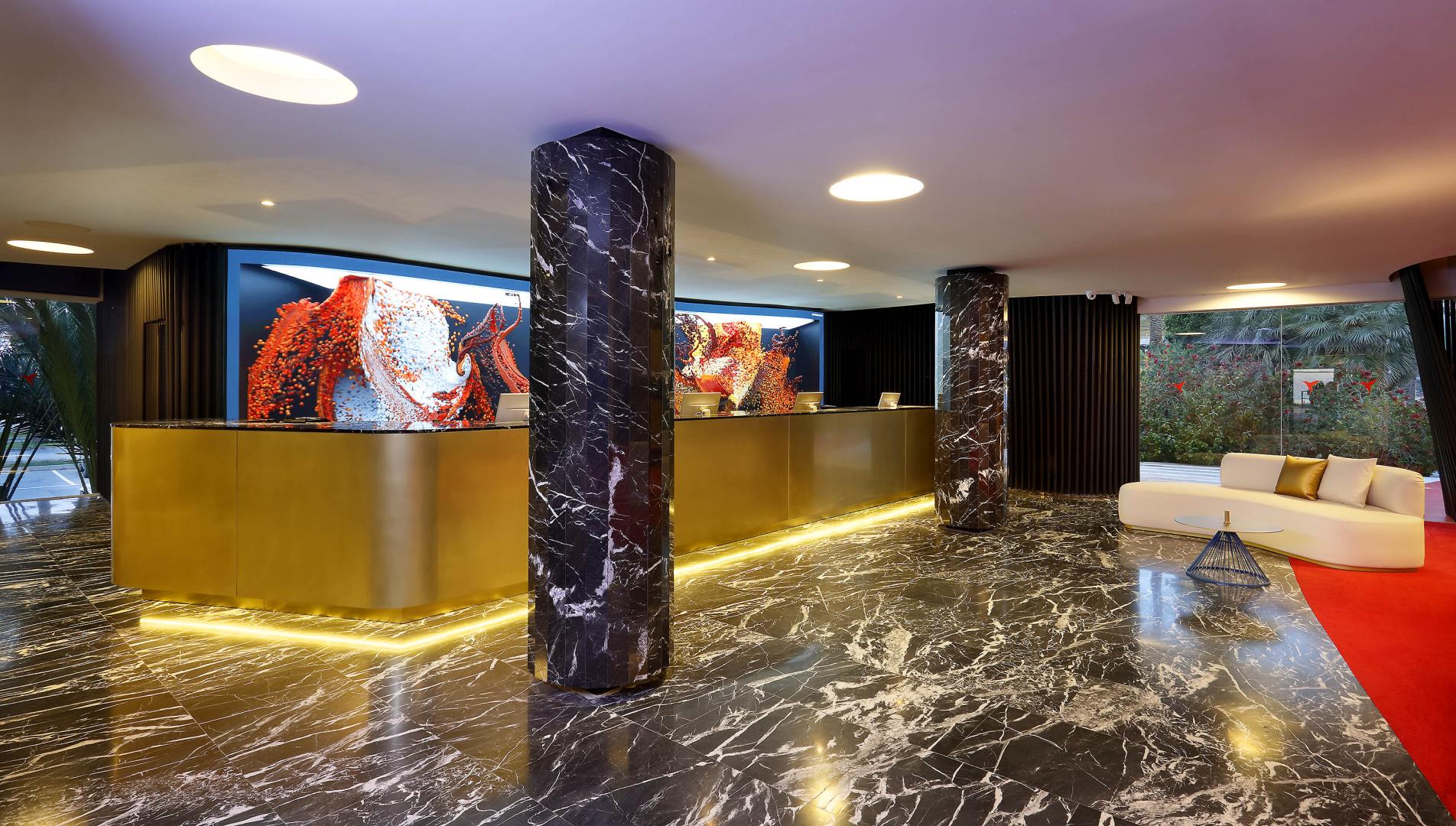 Lobby met receptie — The Unexpected Ibiza Hotel